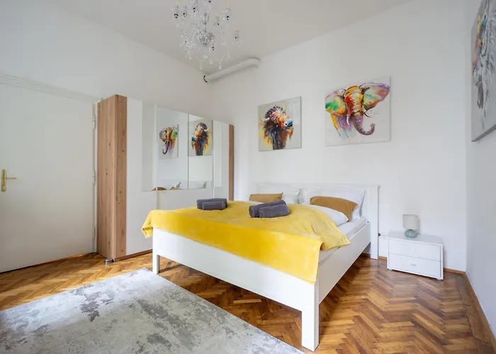 In Viennese Old Building Apartamento