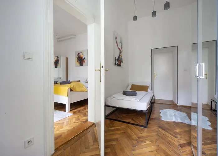 Apartamento In Viennese Old Building *